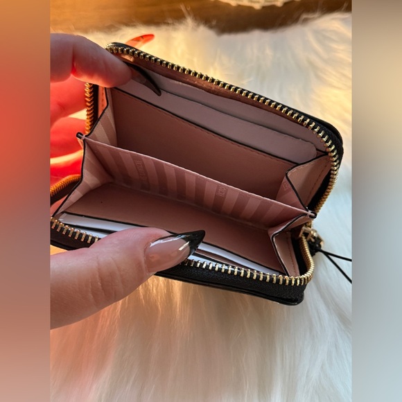 NEW‼️ VICTORIA'S SECRET Small Wallet with Zip - Picture 9 of 16